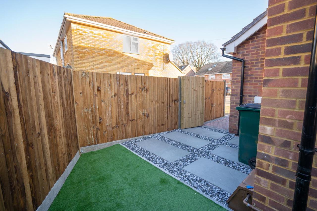 Mill Road Apartment First Floor Crawley  Exteriér fotografie